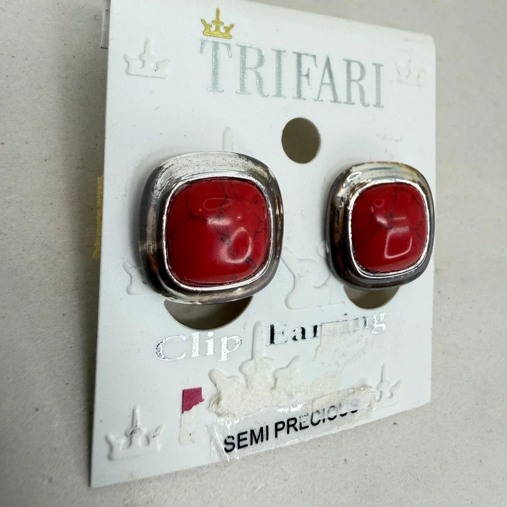 Trifari Red Faux Turquoise Clip On Earrings Silver Tone Square‎ Cabochon Vintage